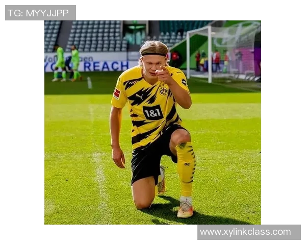 足球明星高空踢球的传奇瞬间揭秘与背后故事分享 足球明星高空踢球的传奇瞬间揭秘与背后故事分享